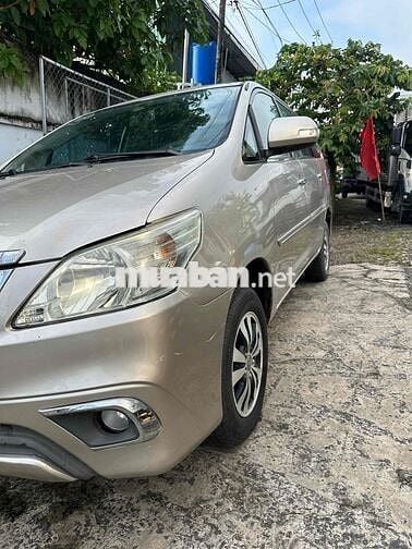 Toyota Innova 2013 J - 100000 km