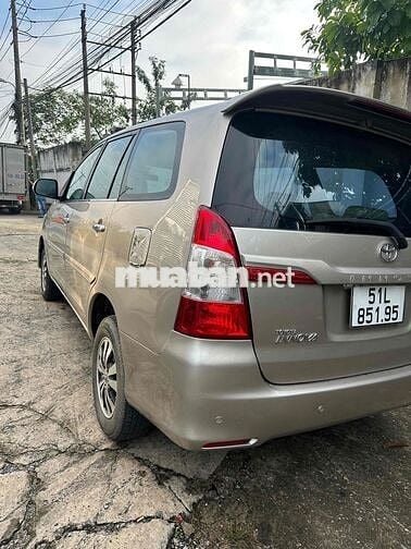 Toyota Innova 2013 J - 100000 km