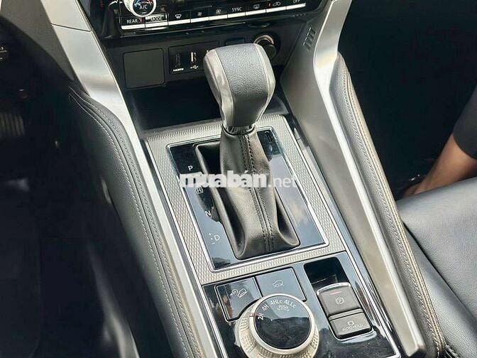Mitsu Pajero Sport 4WD sx 2022 chạy 3 vạn km