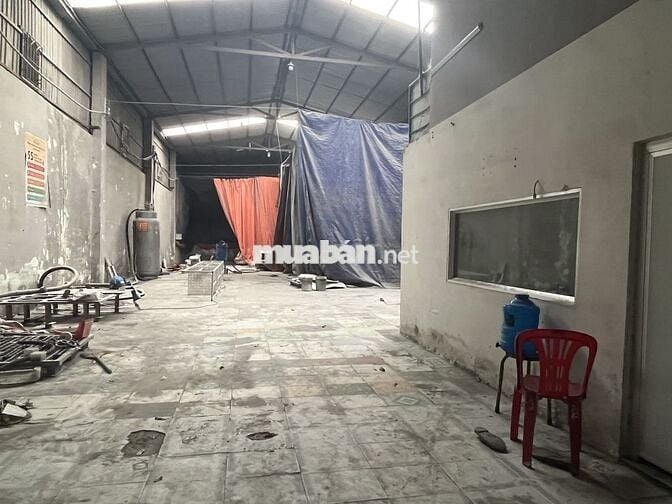 XƯỞNG MẶT TIỀN ĐƯỜNG XE CÔNG 300M2 CÓ VĂN PHÒNG VÀ ĐIỆN 3 PHA