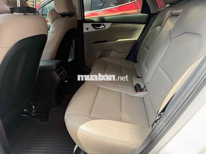 Kia Cerato 2021 1.6 AT LUXURY - 60 km