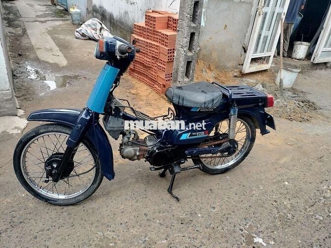 Cần bán chiếc cúp 82 / 90 có giấy