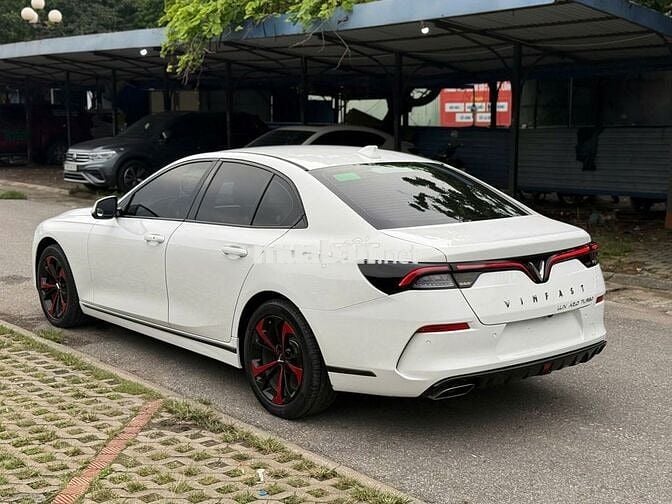 VinFast Lux A2.0 2021 2.0 AT - 49999 km
