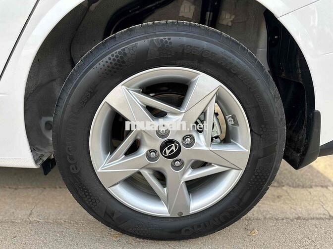Hyundai Accent 2024 1.5 AT - 8000 km