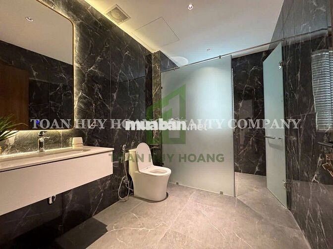 Nhà đường Hóa Sơn – gần Lotte Mart, vị trí trung tâm 5 PN hiện đại