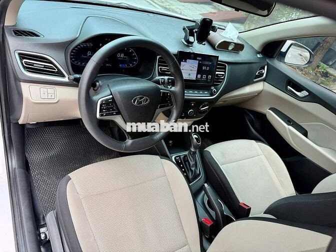 Hyundai Accent 2024 số tự động màu trắng