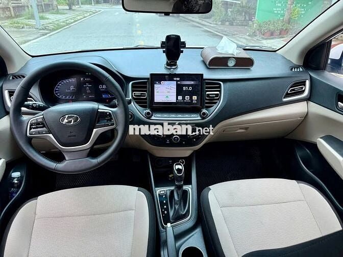 Hyundai Accent 2024 số tự động màu trắng