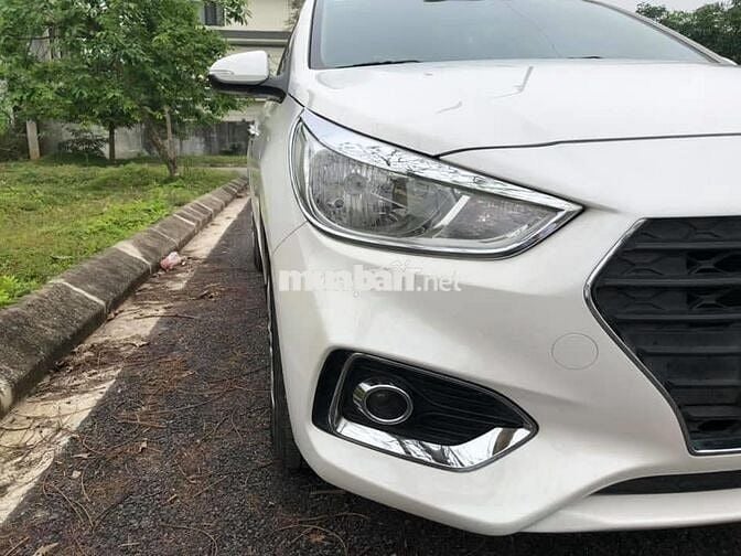 Cần bán Accent 2019 số sàn, màu trắng