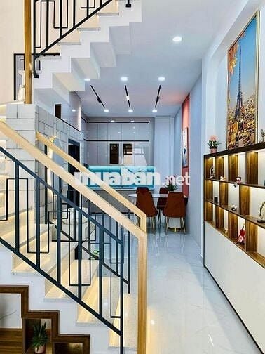 Đường số 10, 3 Lầu, 1/ HXH, SHR, 2 tỷ 480 thương lượng !!!