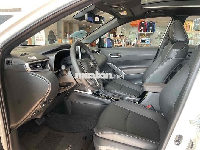 Toyota Corolla Cross 2025 tặng 50% trước bạ