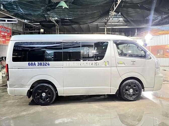 Toyota Hiace 2006 - 123456 km