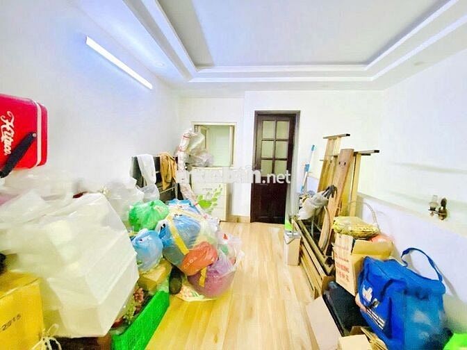 Nhà 50m2, 5 tầng 5PN, Lê Văn Sỹ Quận 3, trước nhà 3.5m, gần xe hơi