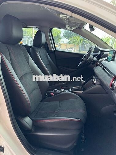 Một Chiếc Màu Trắng  - Mazda 2 2024 Sport Luxury