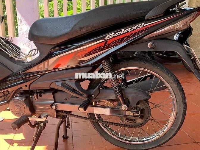 galaxy 50cc màu đen đỏ.
