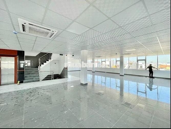 CHO THUÊ NHÀ ĐƯỜNG NGAY NGUYỄN GIA TRÍ BÌNH THẠNH -8X20m Trệt 3 lầu