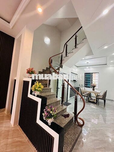 Nhà Mặt Phố 2 Lầu, Nội Thất Cao Cấp,75m2 giá chỉ 850tr, Sổ Hồng Riêng