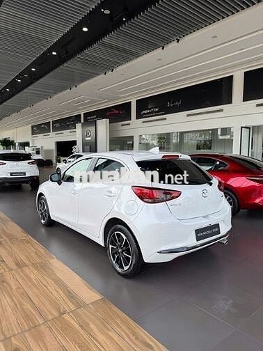 Một Chiếc Màu Trắng  - Mazda 2 2024 Sport Luxury