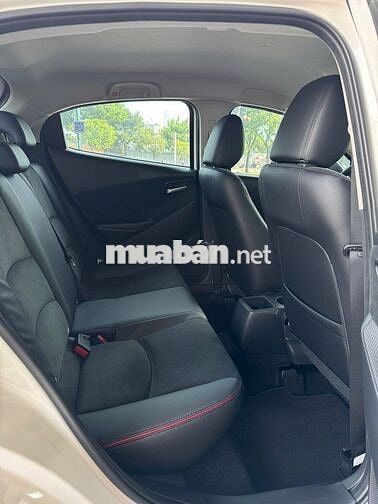 Một Chiếc Màu Trắng  - Mazda 2 2024 Sport Luxury