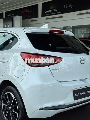 Một Chiếc Màu Trắng  - Mazda 2 2024 Sport Luxury