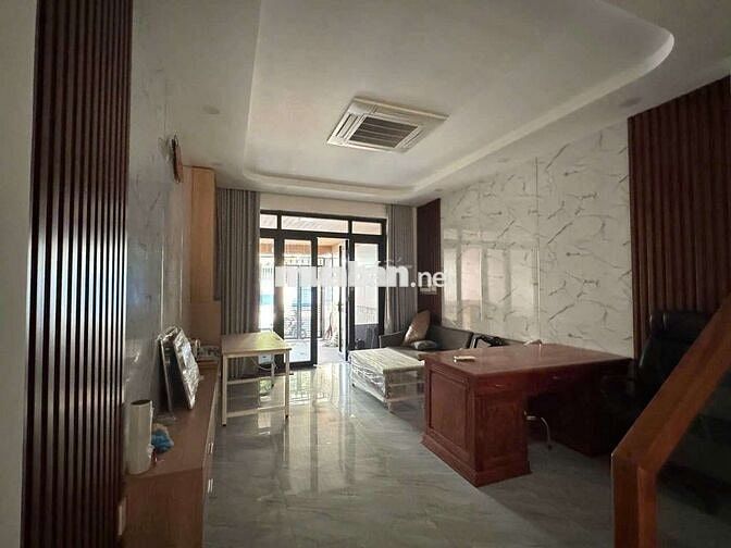 Cho thuê nhà Mặt Tiền 1 Trệt 2 Lầu gần sân vận động Đông Hoà