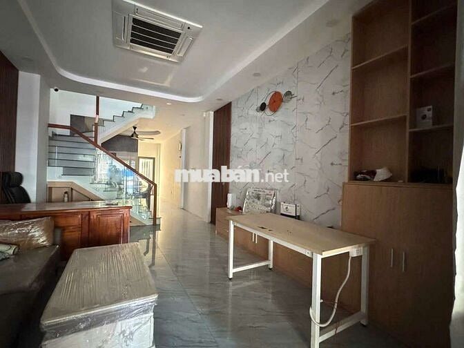 Cho thuê nhà Mặt Tiền 1 Trệt 2 Lầu gần sân vận động Đông Hoà
