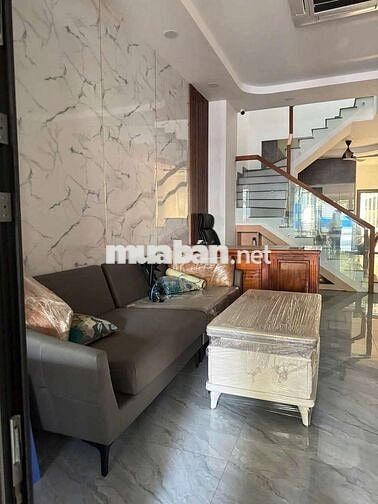 Cho thuê nhà Mặt Tiền 1 Trệt 2 Lầu gần sân vận động Đông Hoà