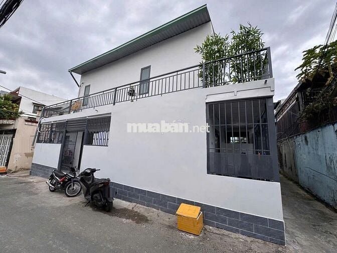 2052TT - Nhà đang cho thuê , đường xe hơi , giao thông thuận lợi