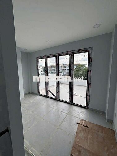 CHO THUÊ NHÀ MỚI MẶT TIỀN DƯƠNG QUẢNG HÀM (TRỆT 3 LẦU 4,5X15) HÈ RỘNG