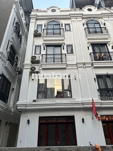 Nhà đẹp 5 tầng sát tường trường Học Viện Tài Chính