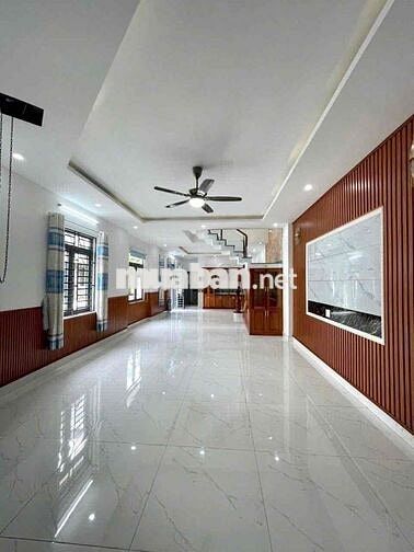 nhà 1 trệt 2 lầu góc 2 mặt tiền,90m2 có sẵn 3 máy lạnh,đường 7m