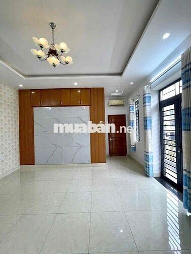 nhà 1 trệt 2 lầu góc 2 mặt tiền,90m2 có sẵn 3 máy lạnh,đường 7m