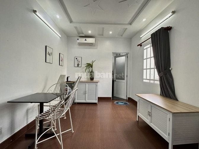 CĂN HỘ DỊCH VỤ CỰC RẺ – GIÁP QUẬN 1 – CHỈ NHỈNH 100 TRIỆU/M²! DIỆN TÍC