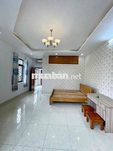 nhà 1 trệt 2 lầu góc 2 mặt tiền,90m2 có sẵn 3 máy lạnh,đường 7m