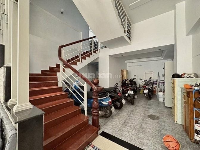 CĂN HỘ DỊCH VỤ CỰC RẺ – GIÁP QUẬN 1 – CHỈ NHỈNH 100 TRIỆU/M²! DIỆN TÍC