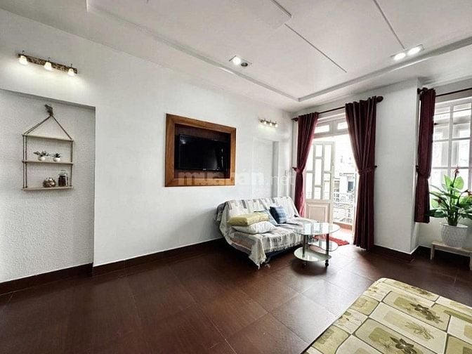CĂN HỘ DỊCH VỤ CỰC RẺ – GIÁP QUẬN 1 – CHỈ NHỈNH 100 TRIỆU/M²! DIỆN TÍC