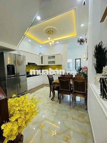 nhà 2 lầu 1 trệt nội thất cơ bản gần ngã tư miễu ông cù,đường ô tô 7m