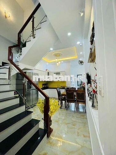 nhà 2 lầu 1 trệt nội thất cơ bản gần ngã tư miễu ông cù,đường ô tô 7m