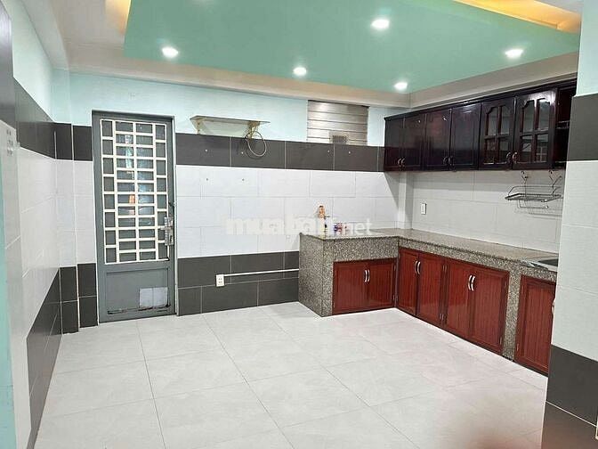 Cho thuê nhà mặt tiền đường số 15 .q7