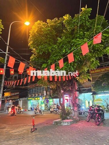 𝐍𝐇𝐀̀ 𝐌Ặ𝐓 𝐏𝐇Ố Đ𝐀̣𝐈 𝐓Ừ 94m2– 𝐊𝐈𝐍𝐇 𝐃𝐎𝐀𝐍𝐇 𝐍𝐆𝐀̀𝐘 ĐÊ𝐌