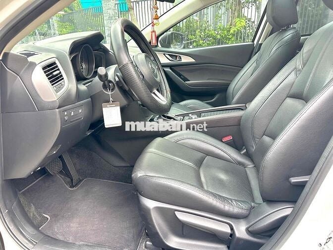 Mazda 3 2018 1.5 AT Sedan - 39000 km