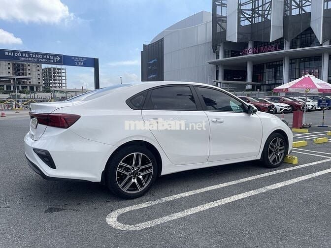 Kia Cerato 1.6 Deluxe trắng sản xuất 2020