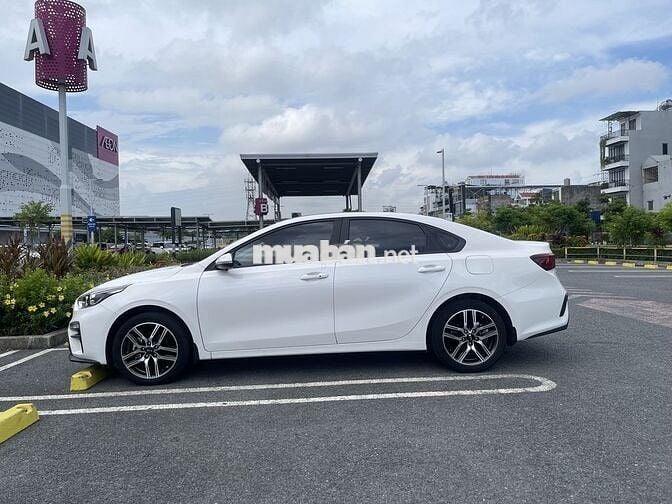 Kia Cerato 1.6 Deluxe trắng sản xuất 2020