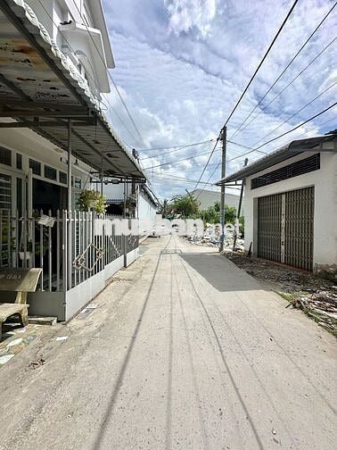 hà trệt lầu 2PN hẻm cách đường Trần Hoàng Na 100m chỉ 6 triệu