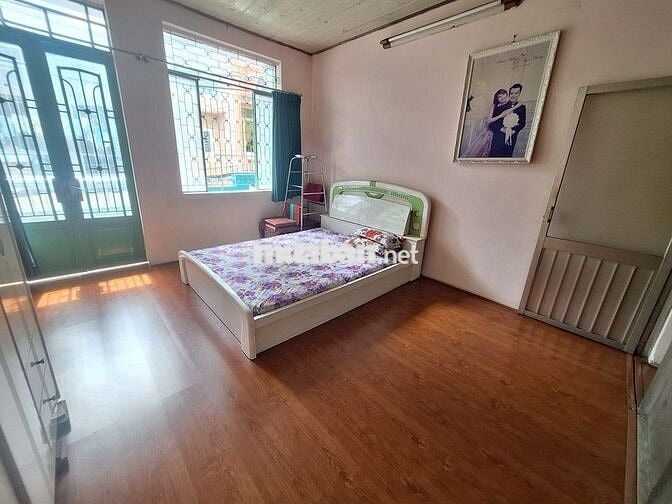 BÁN NHÀ HẺM XE HƠI THẲNG 1 TRỤC SÁT MẶT TIỀN P.5 CMT8 GIÁ 5.99T TL