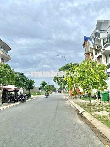 Bán lô đất 132m2 KDC trung tâm ĐS10 bến lức,sau lưng UBND/1,26Tỷ có sổ