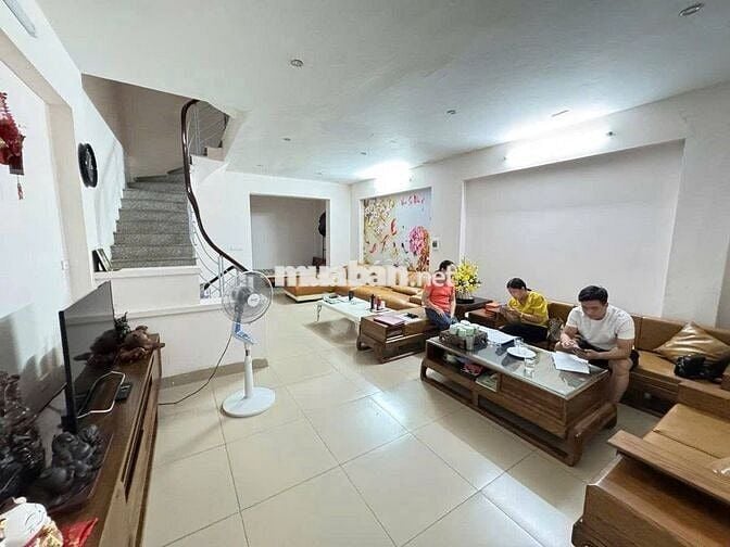 BÁN NHÀ CẦU GIẤY – Ô TÔ VF3 VÀO NHÀ – KINH DOANH ĐỈNH CAO
