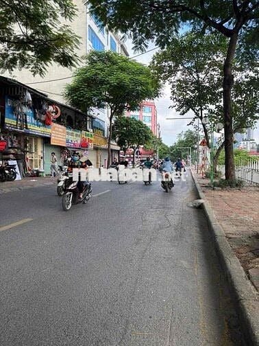 Mặt đường Nguyễn Khang . Nhà 7T x Dt 82m x Mt 5.2m.Vỉa Hè, Oto Tránh,