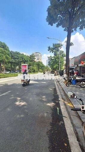 LẠC LONG QUÂN - MẶT PHỐ KINH DOANH - KHU VỰC TRUNG TÂM, VỊ TRÍ ĐẸP.