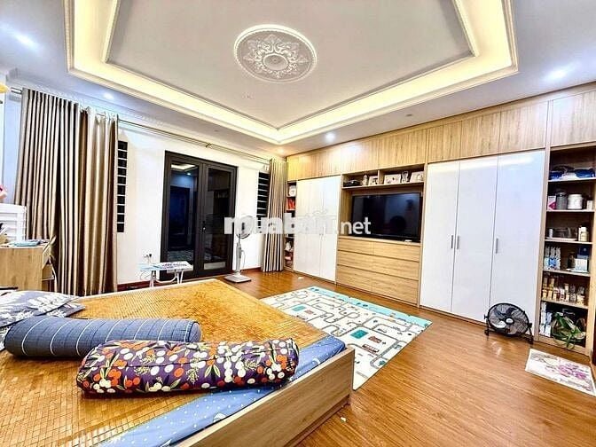 Bán nhà LẠC LONG QUÂN 50 M 7 TẦNG.THANG MÁY.OTO 7 CHỖ VÀO NHÀ.THÔNG .K