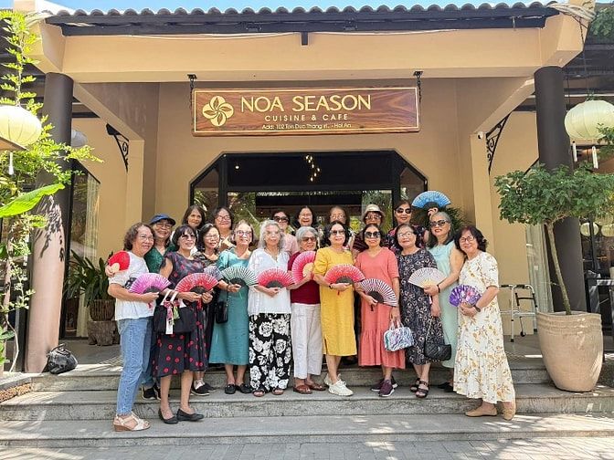 Lái xe giao hàng giao tiếp khách hàng